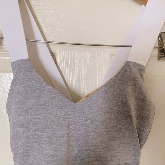 🤍LULULEMON 🤍activewear top on great and white . Size medium . - Picture 8 of 11